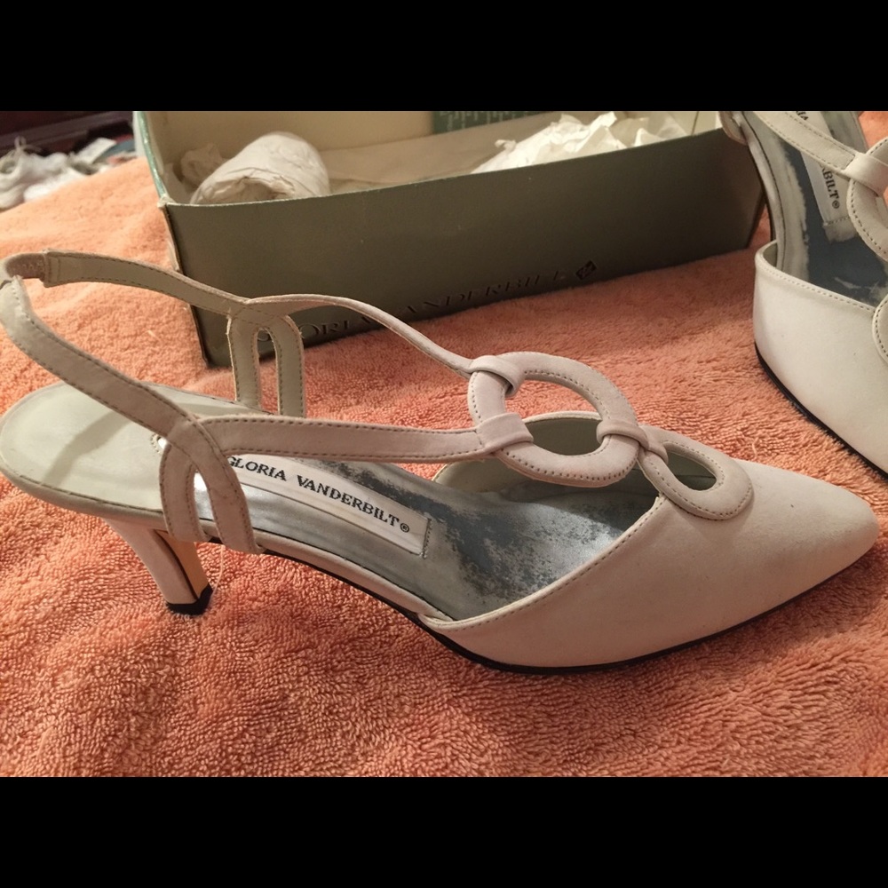 Suede Gloria Vanderbilt Sling Heels. Size 9
